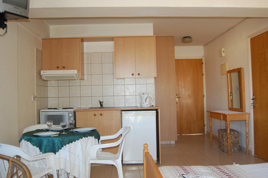Nicos & Olympia Apartments Polis Værelse billede